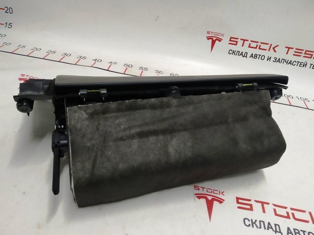 24 1003327-14-O Schowek na rękawiczki PVC B BLK Tesla model S REST 1003327-14-P